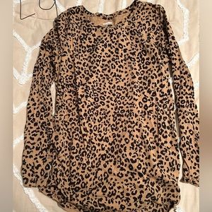 Old Navy size large fitted maternity shirt